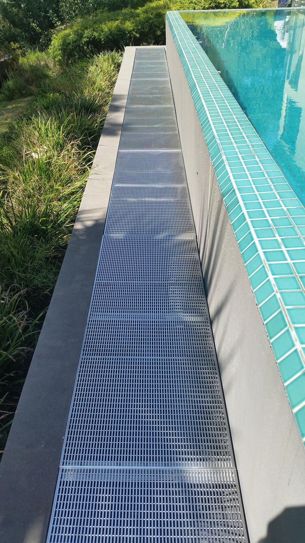 How Does an Infinity Pool Works?