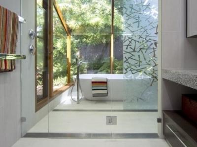 Pros and cons of wet rooms